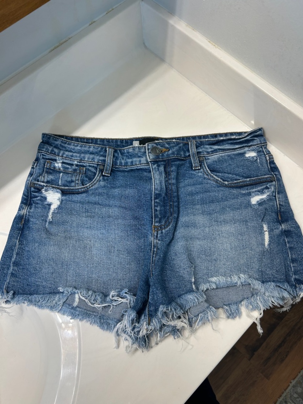 Kut From The Kloth High Rise Jane Denim Frayed Hem Shorts NWOT, 8